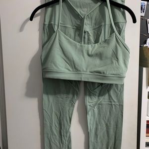 Lululemon Align 28" (8) & Flow Y Bra *Nulu (10)